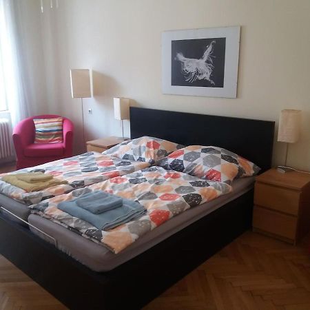 Geraeumige Zentrumsnahe Altbauwohnung Вена Экстерьер фото