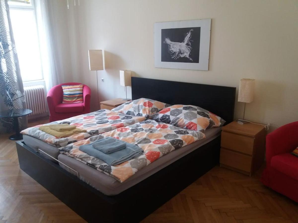 Geraeumige Zentrumsnahe Altbauwohnung Вена Экстерьер фото