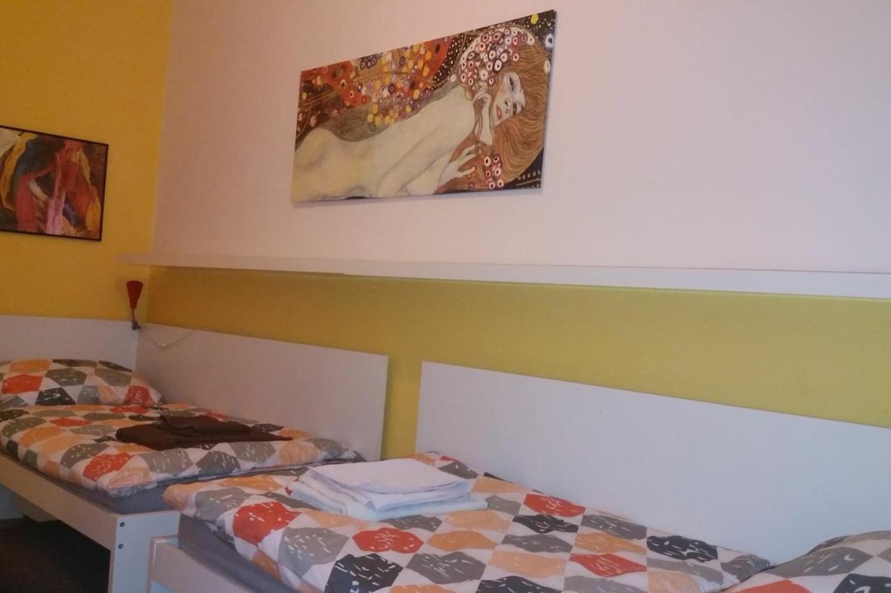 Geraeumige Zentrumsnahe Altbauwohnung Вена Экстерьер фото