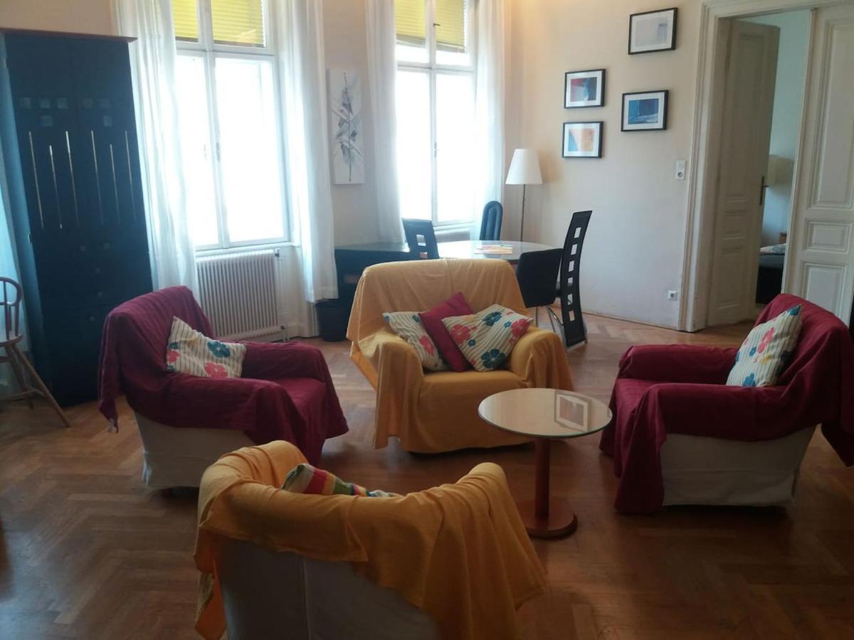 Geraeumige Zentrumsnahe Altbauwohnung Вена Экстерьер фото