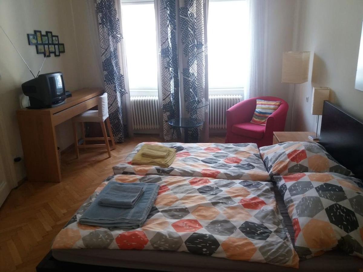 Geraeumige Zentrumsnahe Altbauwohnung Вена Экстерьер фото