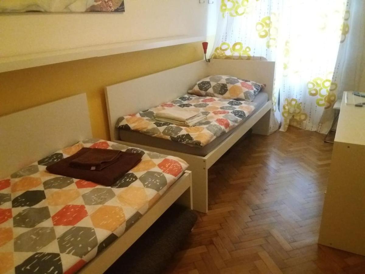 Geraeumige Zentrumsnahe Altbauwohnung Вена Экстерьер фото